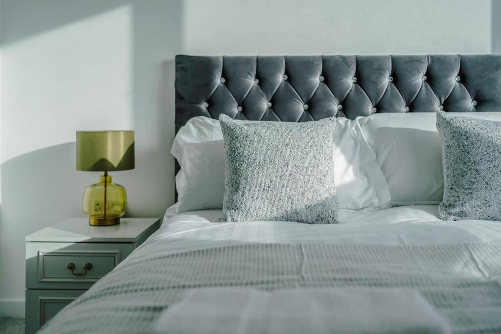 Stunning 2-Bed Premium Apartment - Free Wi-Fi Preston  Luaran gambar