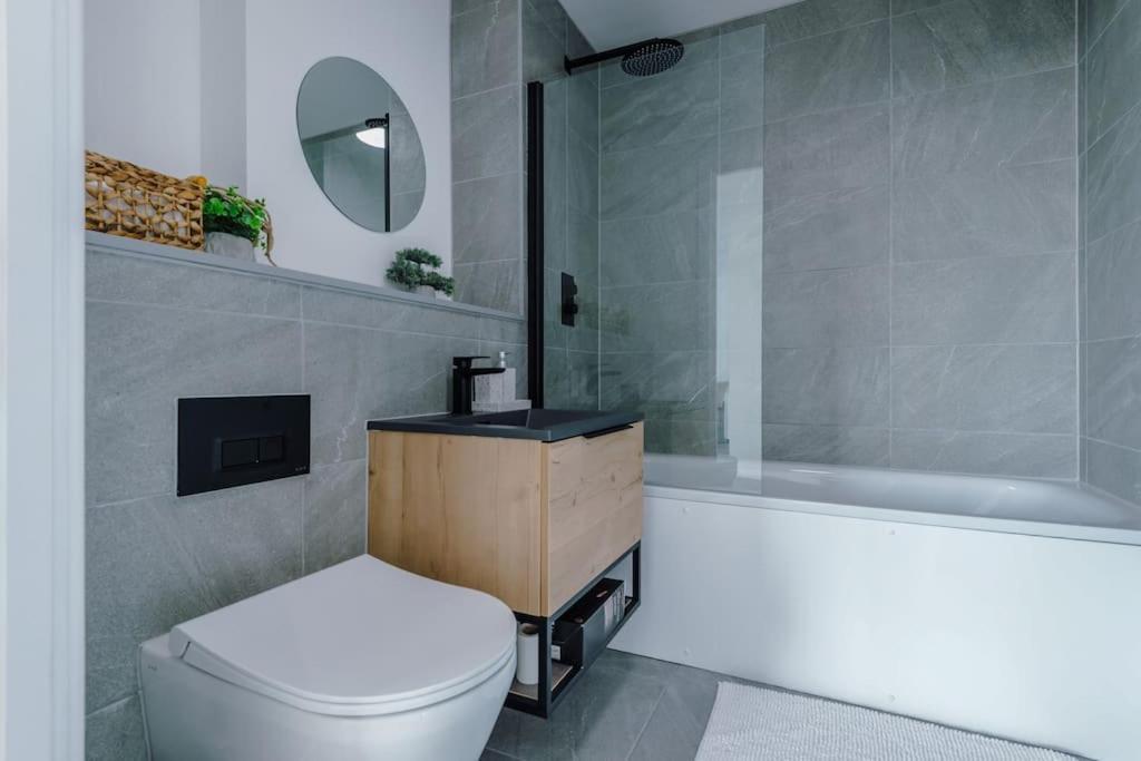 Stunning 2-Bed Premium Apartment - Free Wi-Fi Preston  Luaran gambar