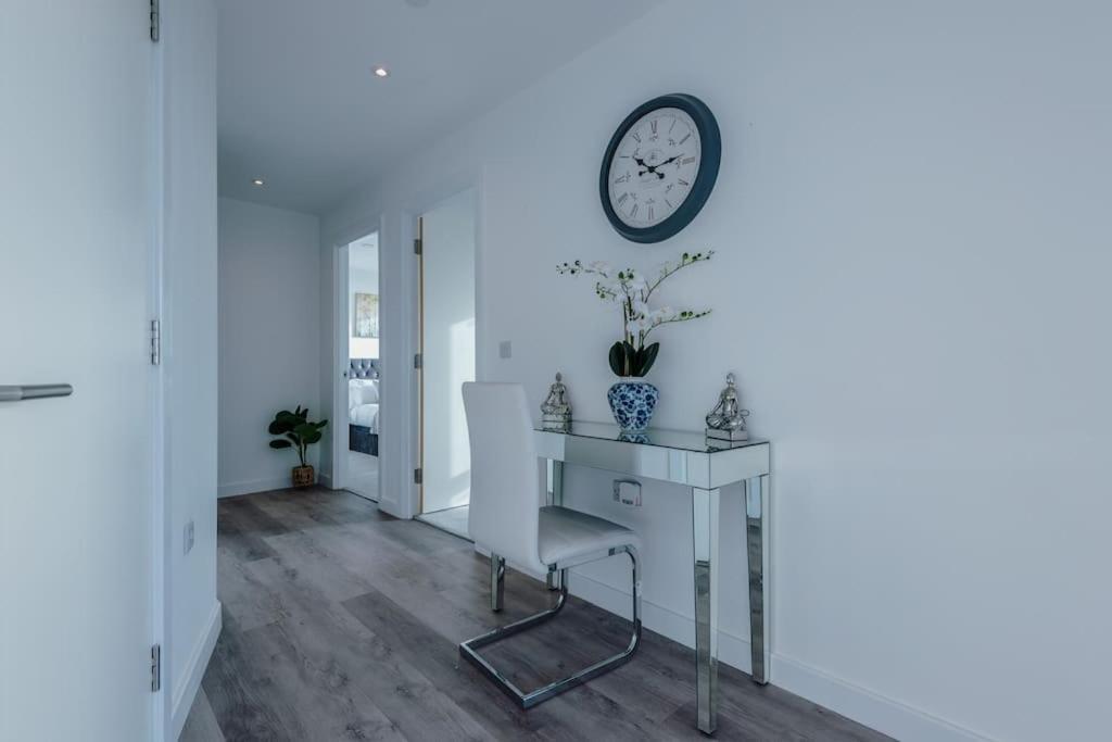 Stunning 2-Bed Premium Apartment - Free Wi-Fi Preston  Luaran gambar