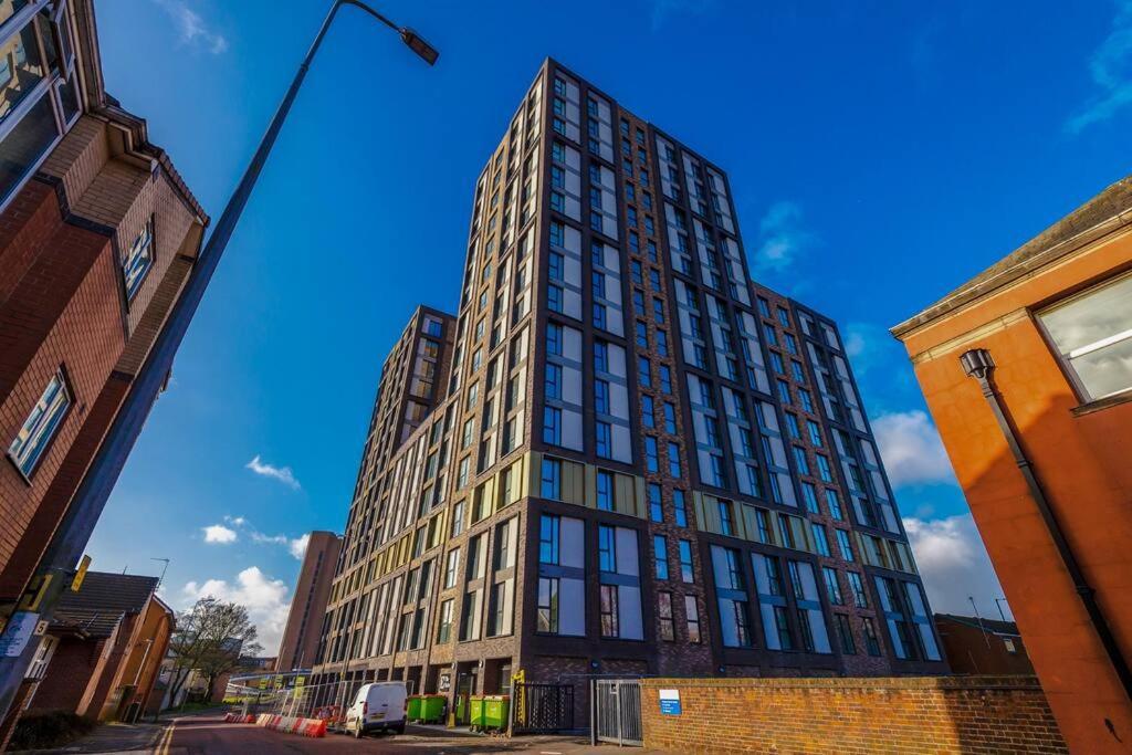 Stunning 2-Bed Premium Apartment - Free Wi-Fi Preston  Luaran gambar