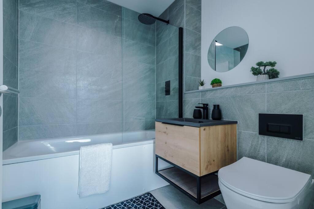 Stunning 2-Bed Premium Apartment - Free Wi-Fi Preston  Luaran gambar