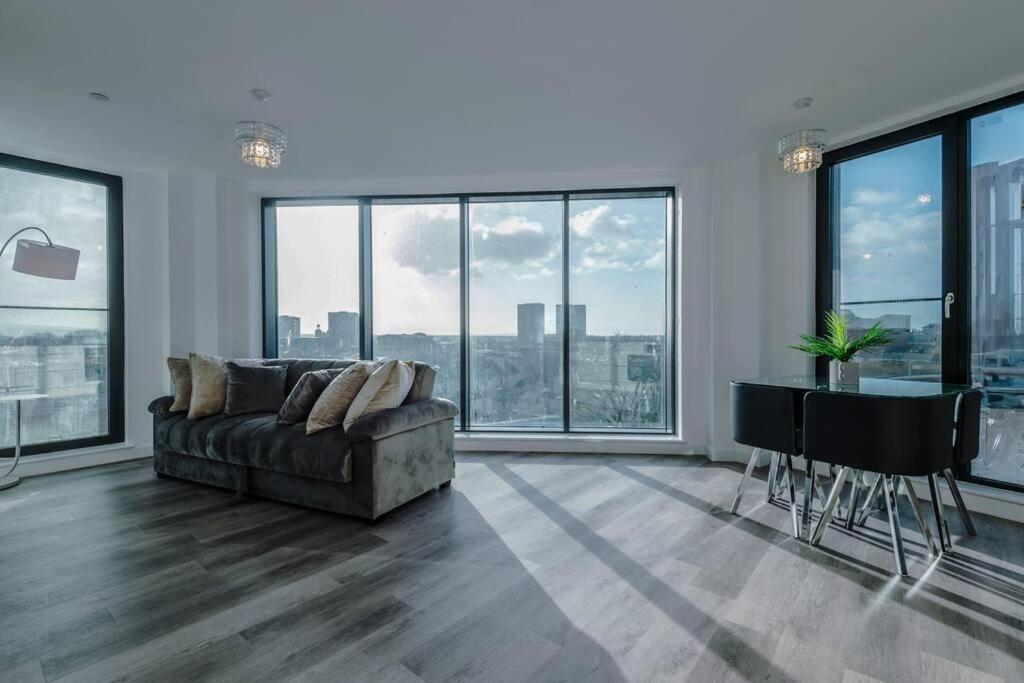 Stunning 2-Bed Premium Apartment - Free Wi-Fi Preston  Luaran gambar