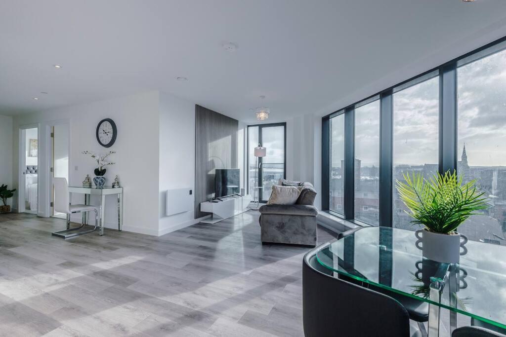 Stunning 2-Bed Premium Apartment - Free Wi-Fi Preston  Luaran gambar