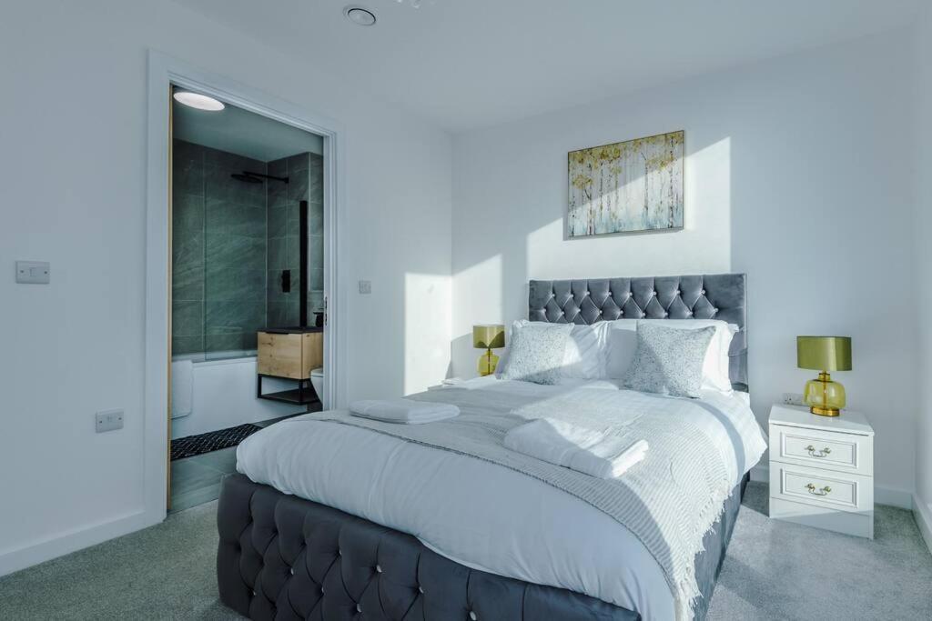 Stunning 2-Bed Premium Apartment - Free Wi-Fi Preston  Luaran gambar